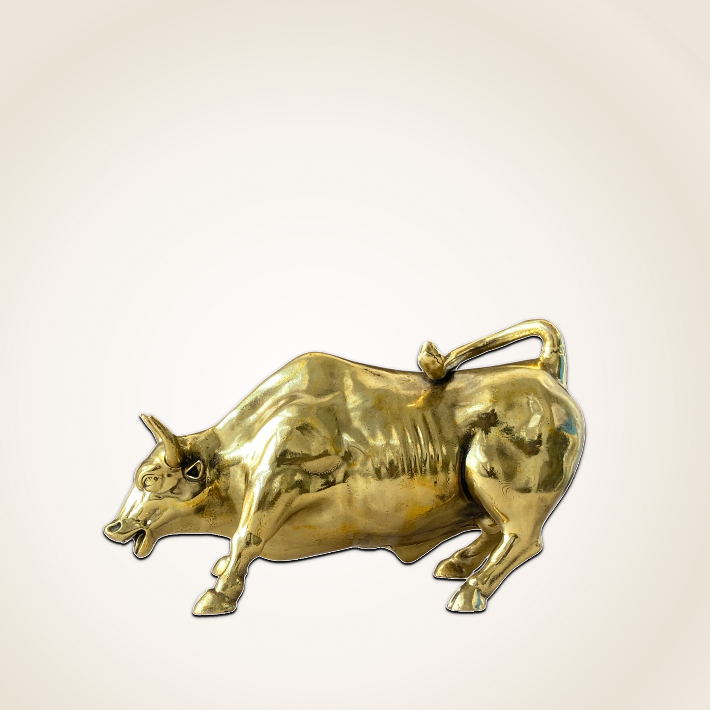Elegant Brass Bull Idol – A Symbol of Confidence & Success